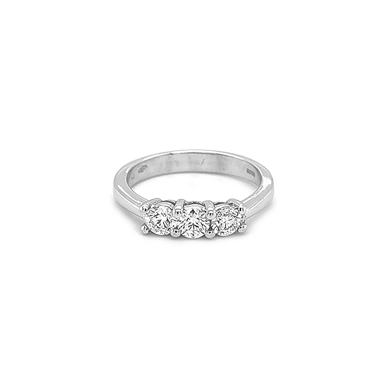 Goldring mit Diamanten
