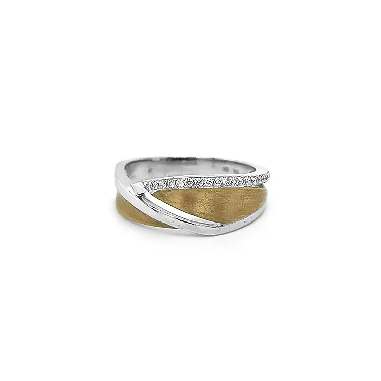 Goldring mit Diamanten