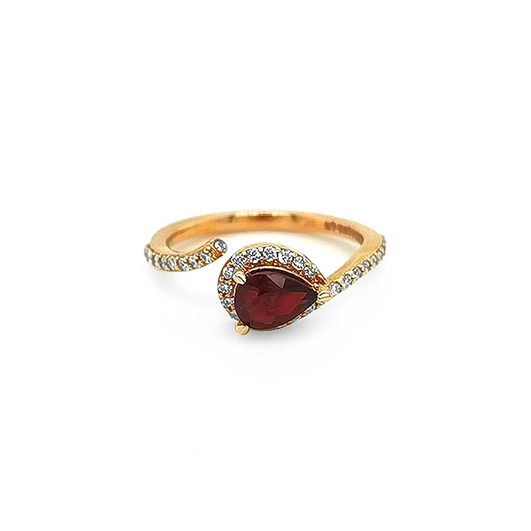Goldring mit Rubin und Diamanten