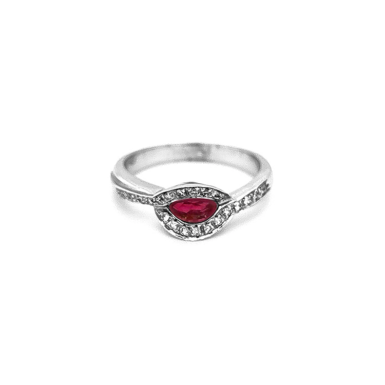 Goldring mit Rubin und Diamanten