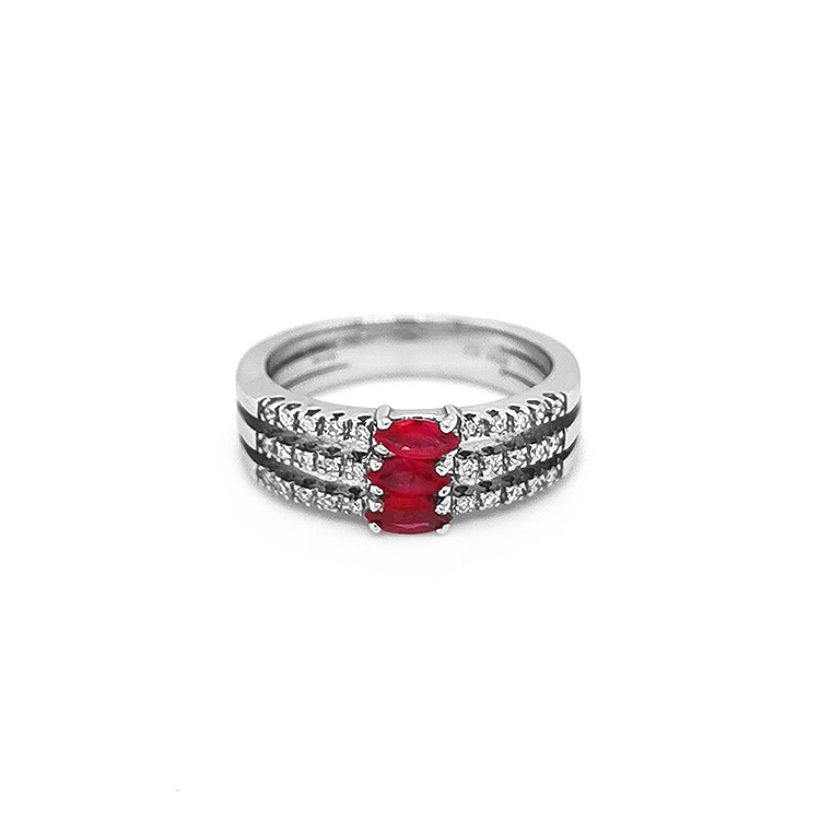 Goldring mit Rubinen und Diamanten