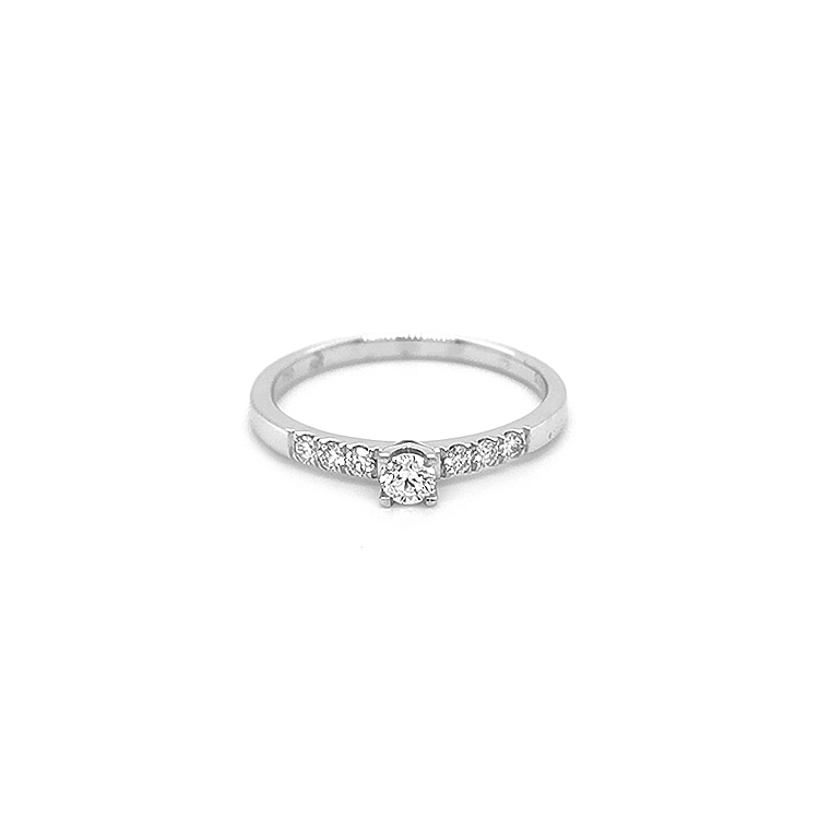 Verlobungsring aus Gold mit Diamanten