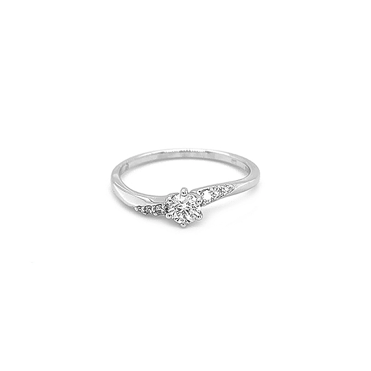 Verlobungsring aus Gold mit Diamanten