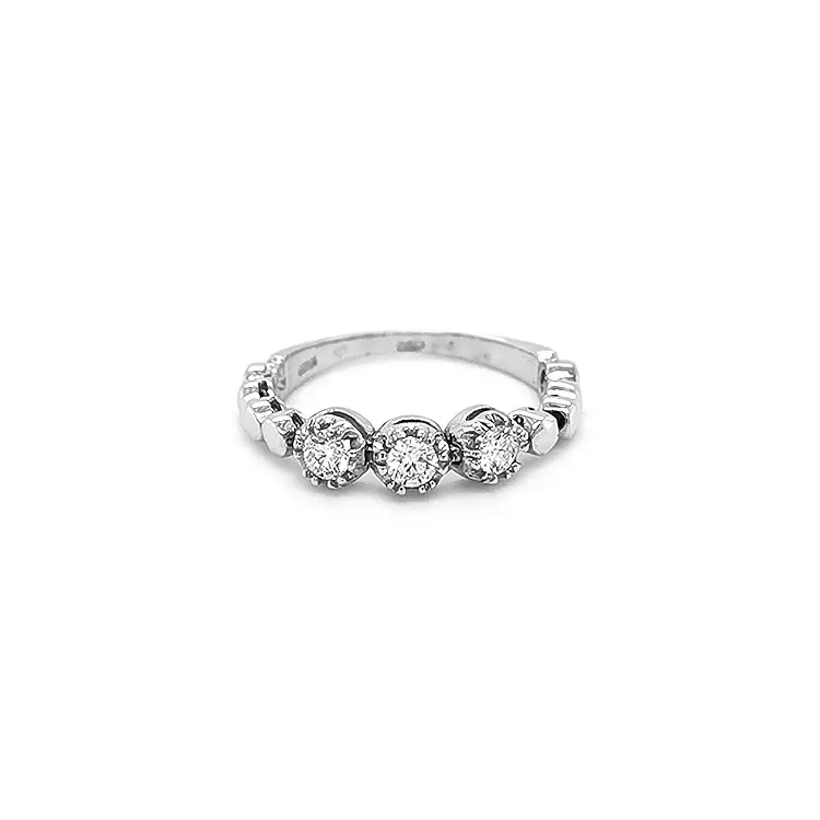 Goldring mit Diamanten