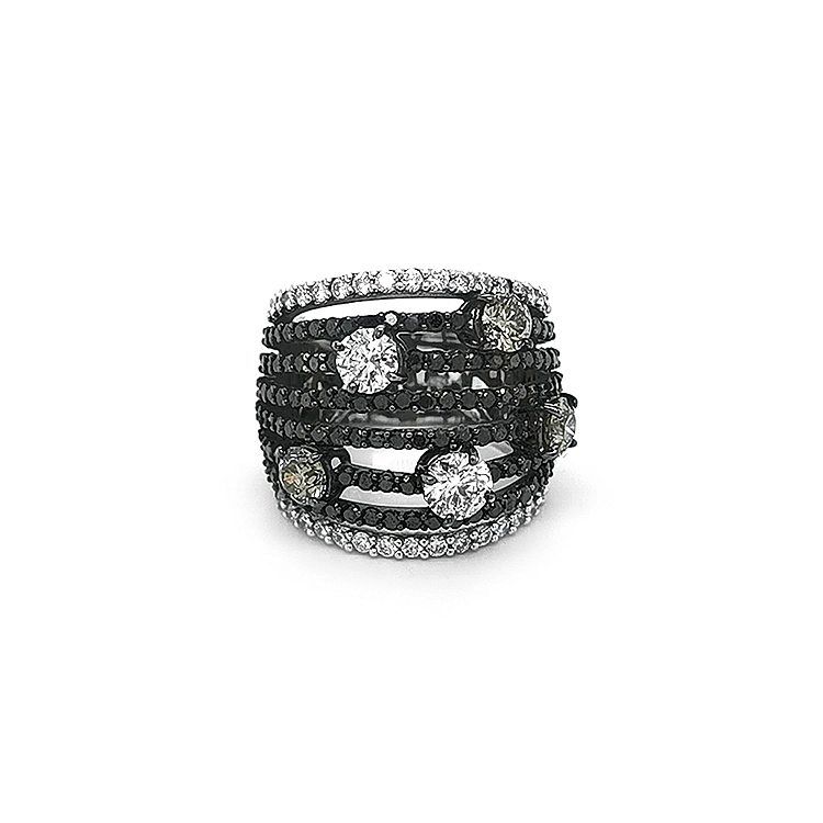 Goldring mit schwarzen und weißen Diamanten