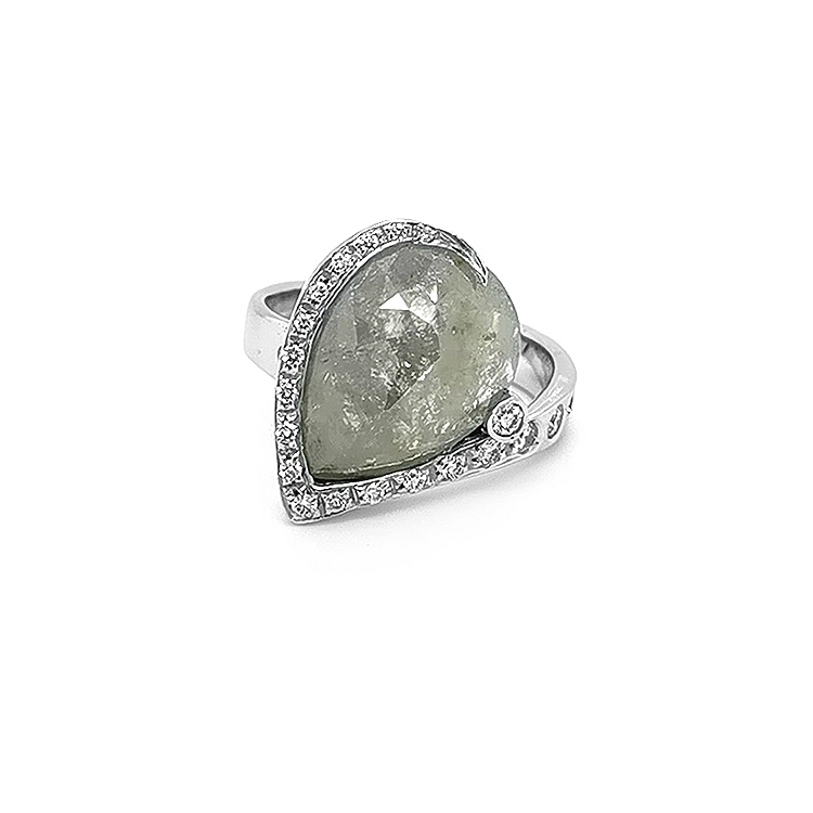 Goldring mit Diamanten