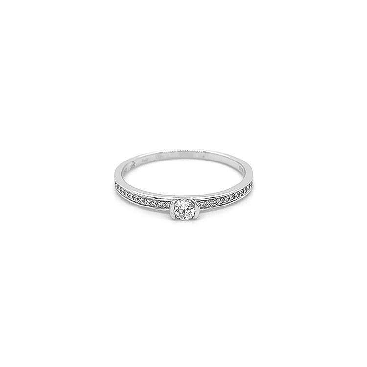 Verlobungsring aus Gold mit Diamanten