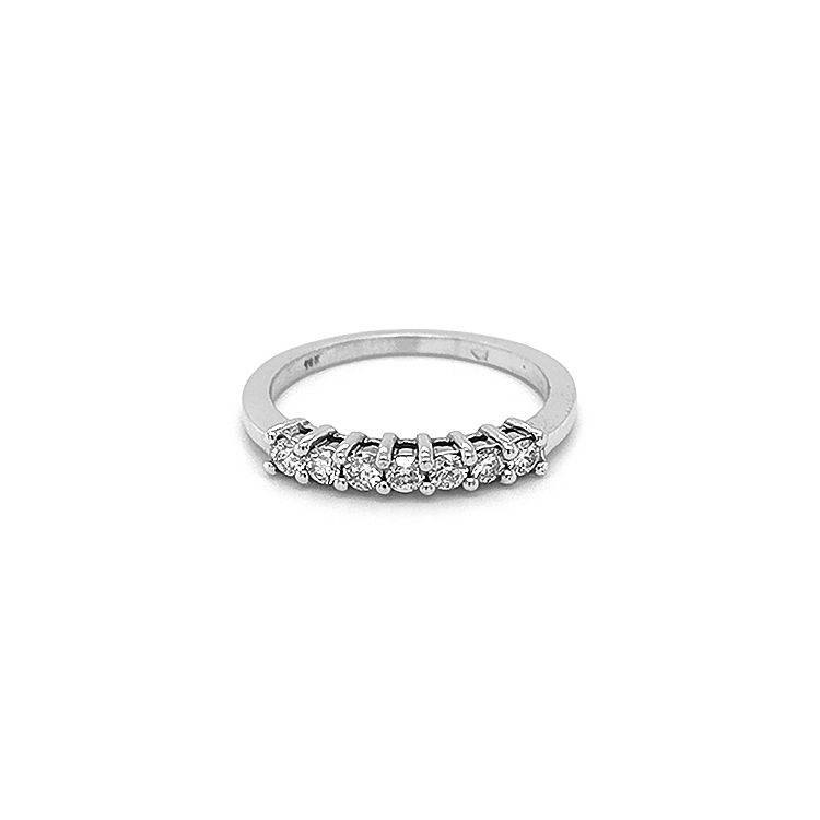Goldring mit Diamanten