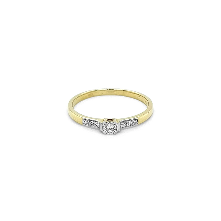 Verlobungsring aus Gold mit Diamanten