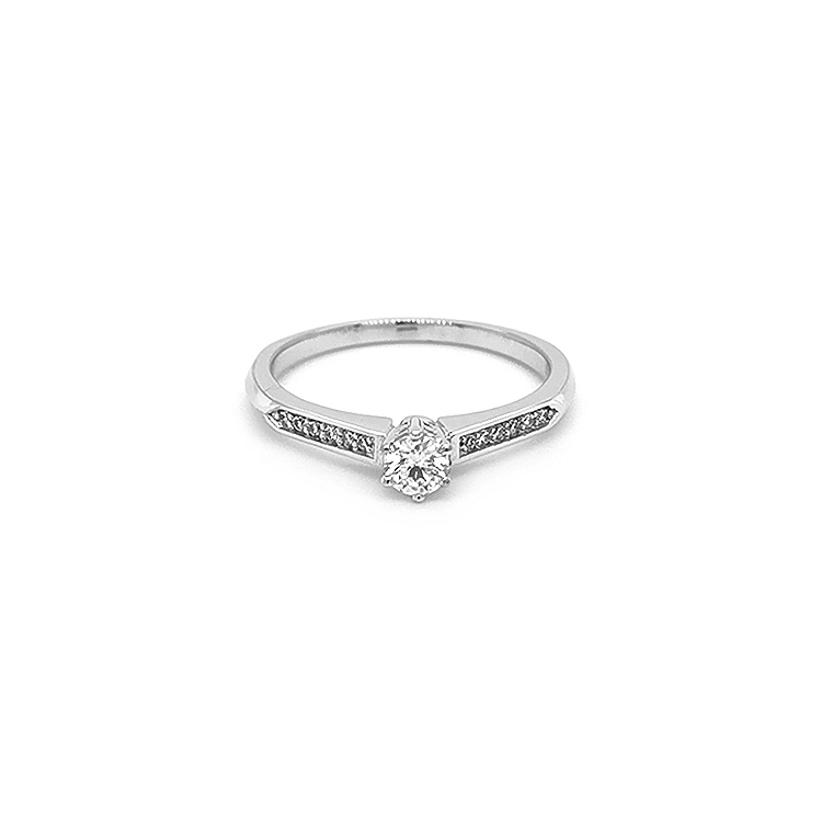 Verlobungsring aus Gold mit Diamanten