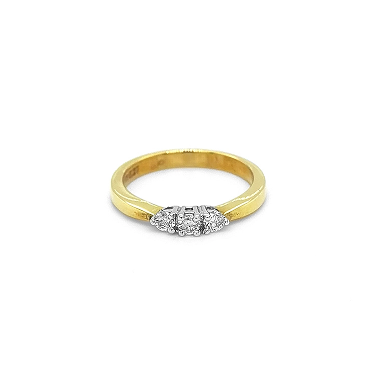 Goldring mit Diamanten
