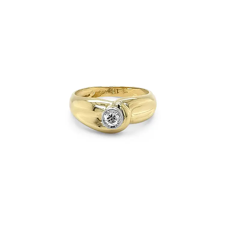 Goldring mit Diamant