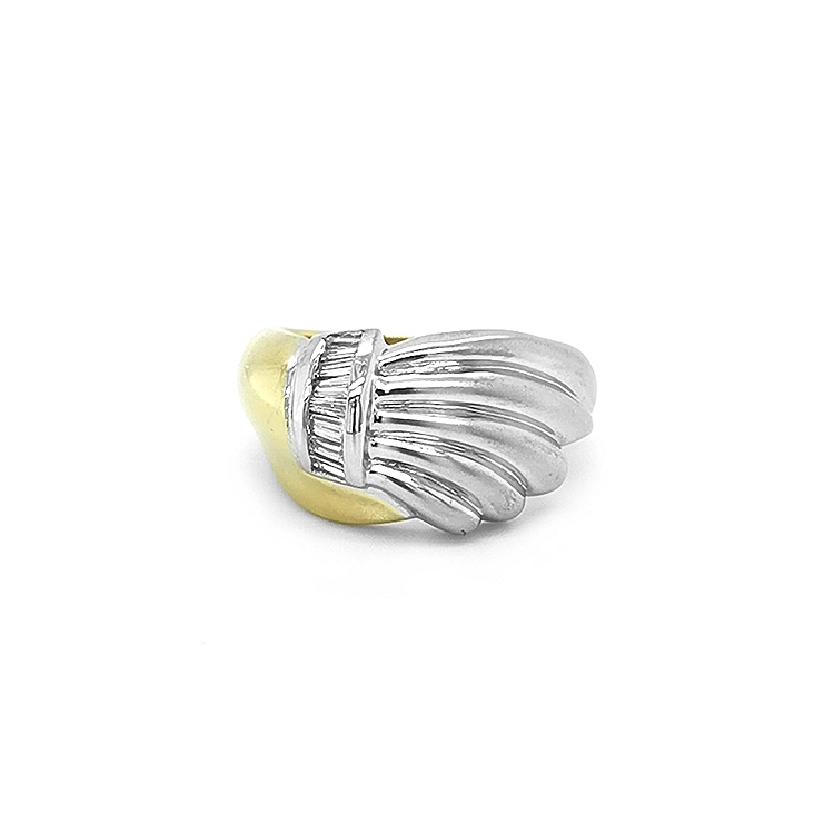 Goldring mit Diamanten