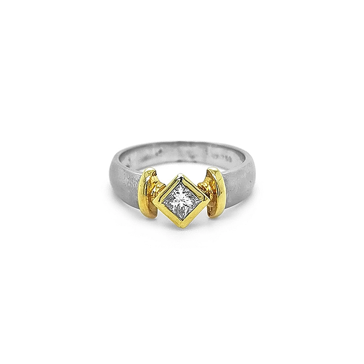 Gold Verlobungsring mit Diamant