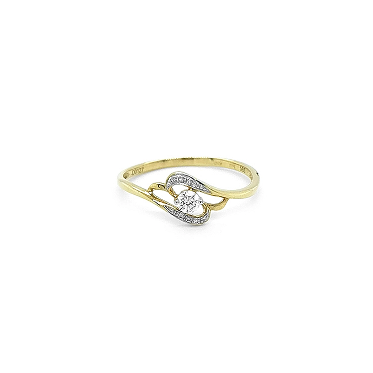 Goldring mit Diamanten