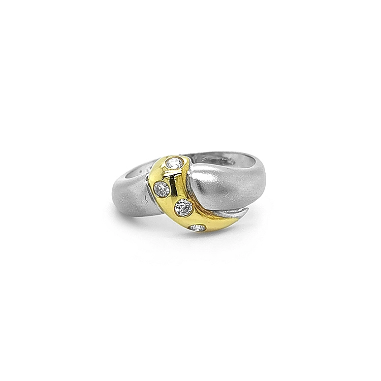 Goldring mit Diamanten
