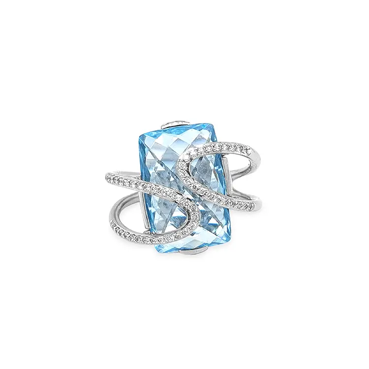 Goldring mit Blautopas und Diamanten
