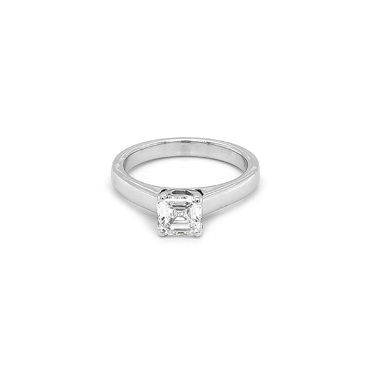 Verlobungsring aus Gold mit Diamant