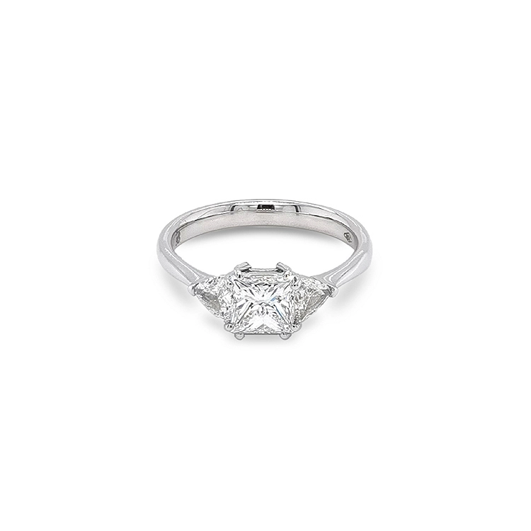 Verlobungsring aus Gold mit Diamanten
