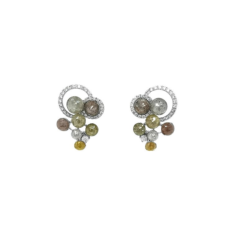 Goldohrringe mit farbigen Diamanten