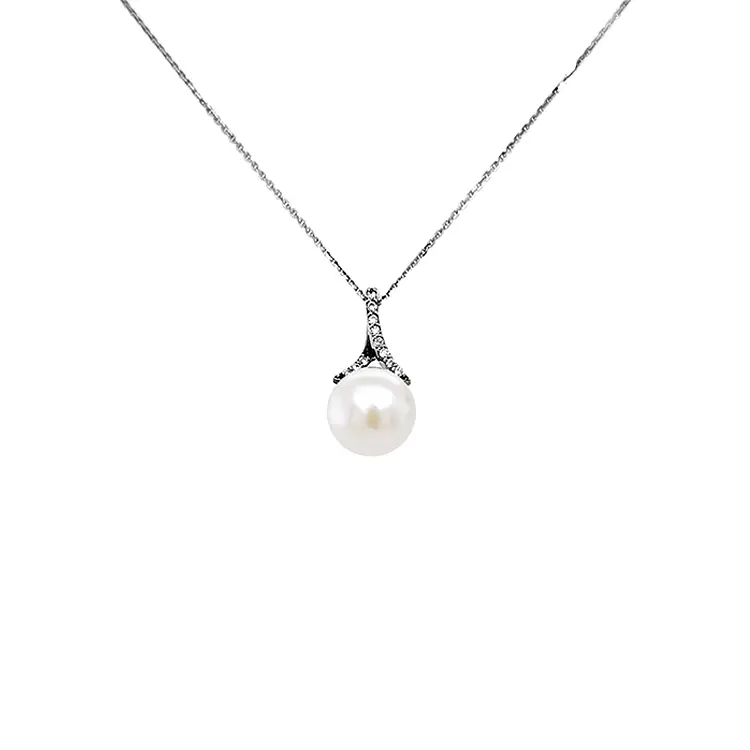 Gold-Anhänger mit Naturperle und Diamanten