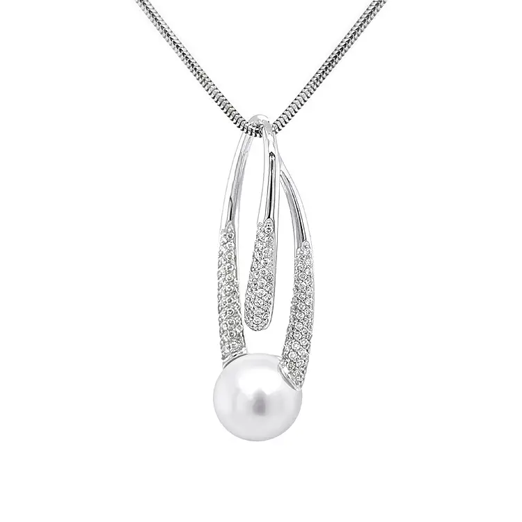 Gold-Anhänger mit Naturperle und Diamanten