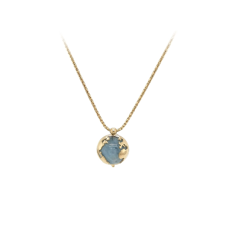 Goldene Halskette mit blauem Stein
