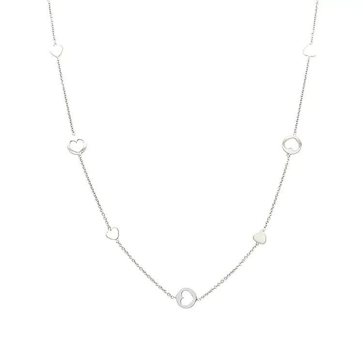 Goldene Halskette mit Herzen