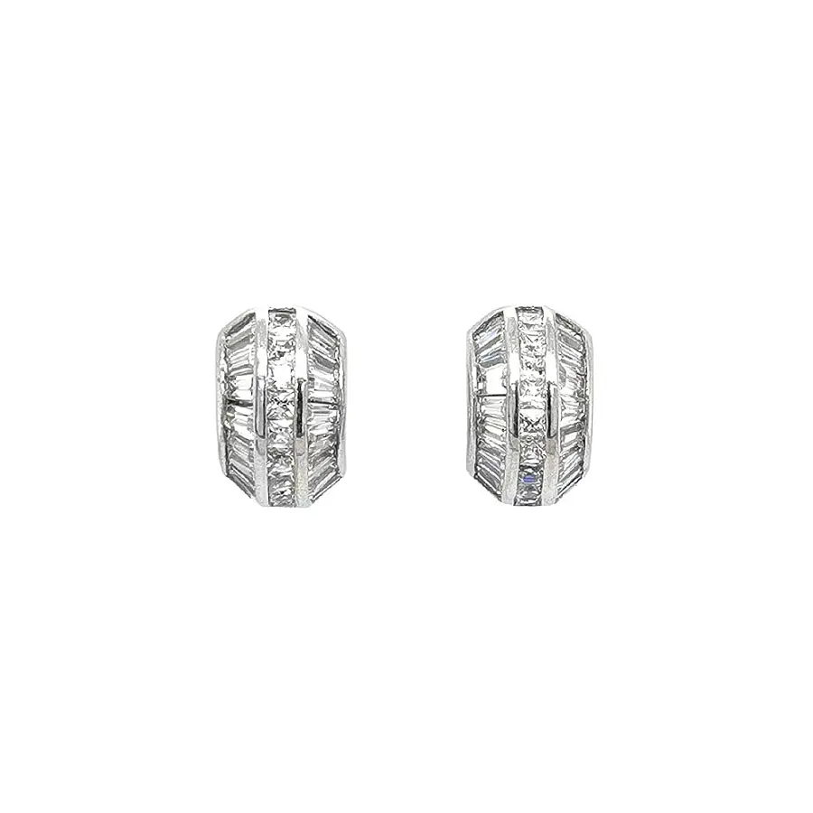 Runde Ohrringe mit Zirkonen aus Weißgold