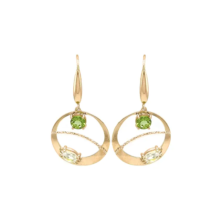 Goldfarbene Ohrringe mit Anhänger