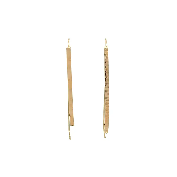 Goldfarbene Ohrringe mit Anhänger