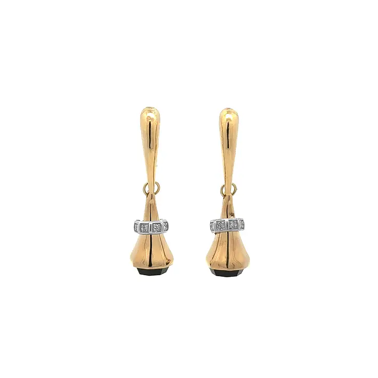 Goldene Ohrringe mit schwarzem Stein