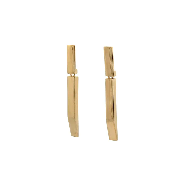 Goldfarbene Ohrringe mit Anhänger