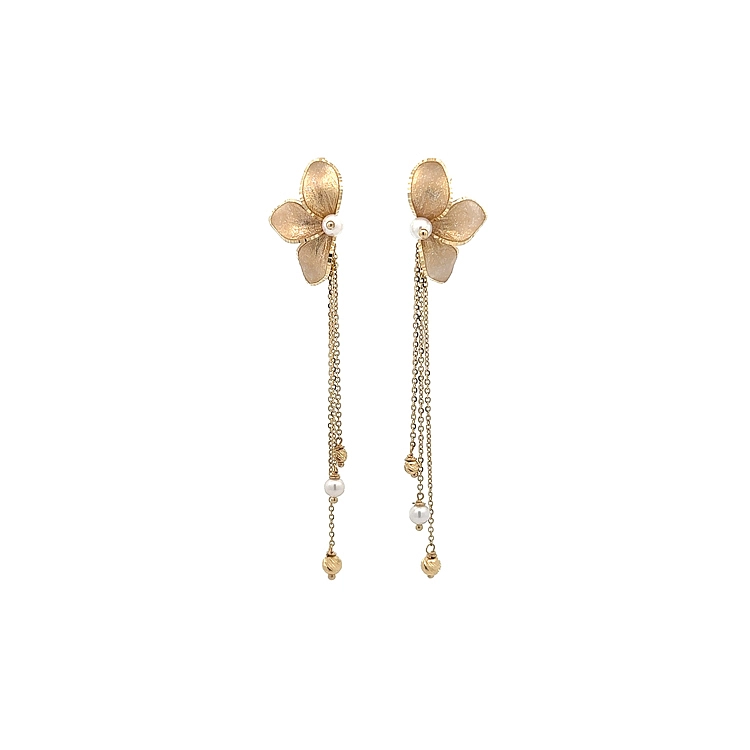Elegante Ohrringe mit goldener Blume und feinen Perlen