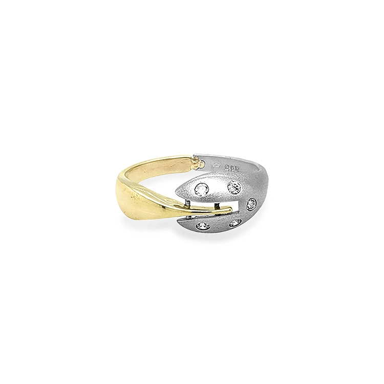 Goldring mit Zirkonen