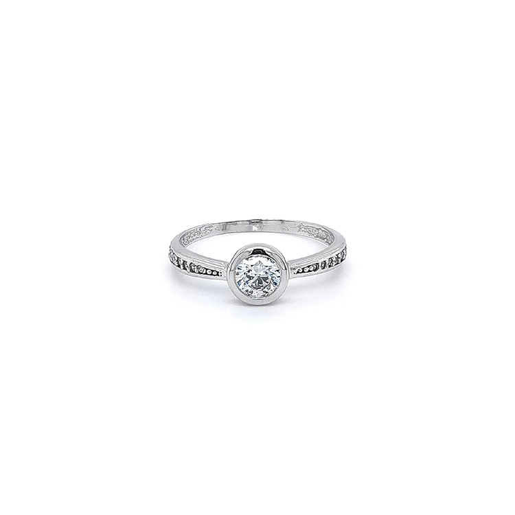 Verlobungsring mit Zirkonen