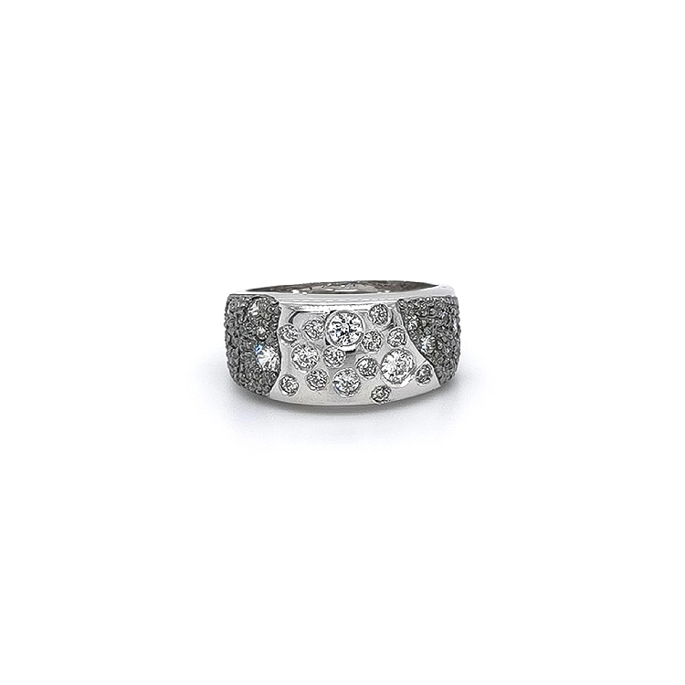 Ring mit Zirkonen aus Weißgold