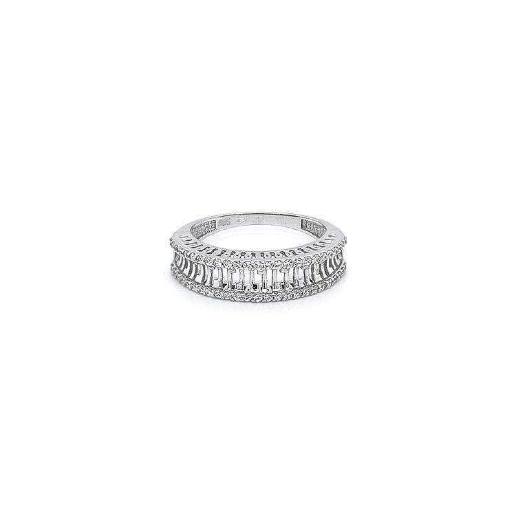 Ring mit Zirkonen aus Weißgold