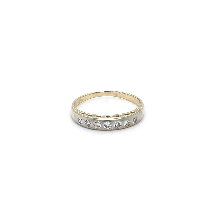 Ring mit Zirkonias in Gold-Kombination