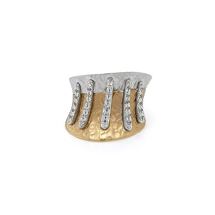 Ring mit Zirkonias in Gold-Kombination