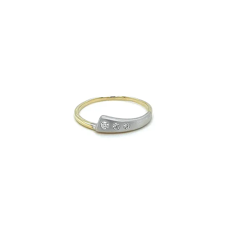 Ring mit Zirkonias in Gold-Kombination