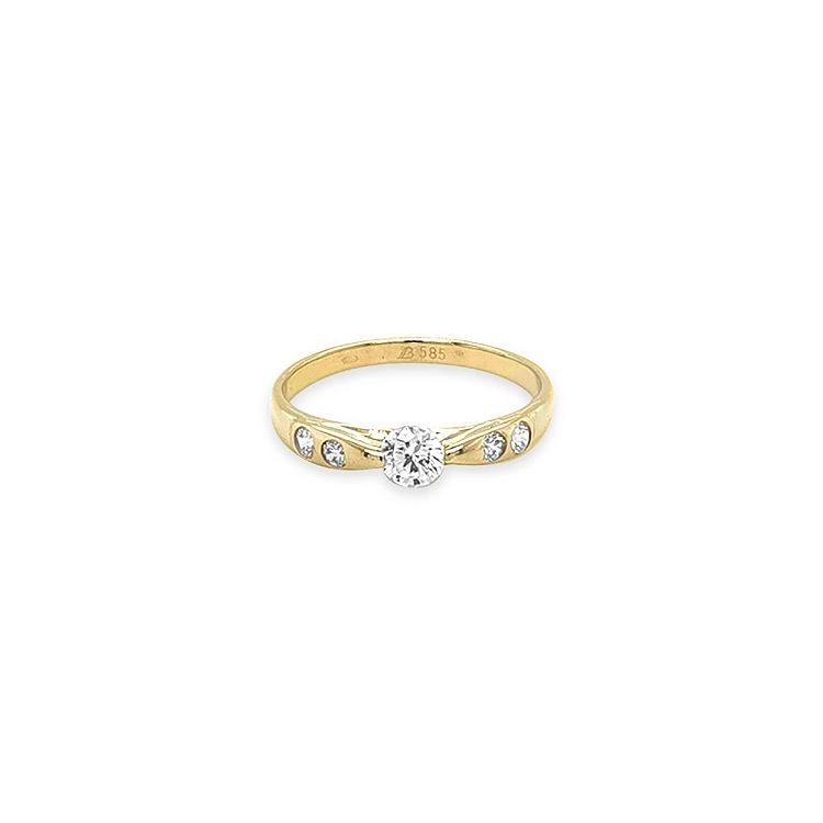 Verlobungsring aus Gold mit kubischem Zirkon