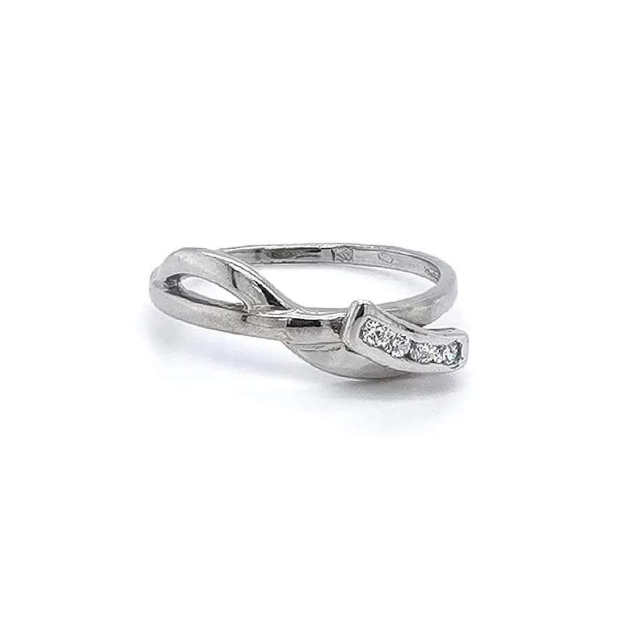 Ring mit Zirkonen aus Weißgold