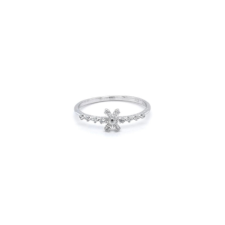 Ring mit Zirkonen aus Weißgold
