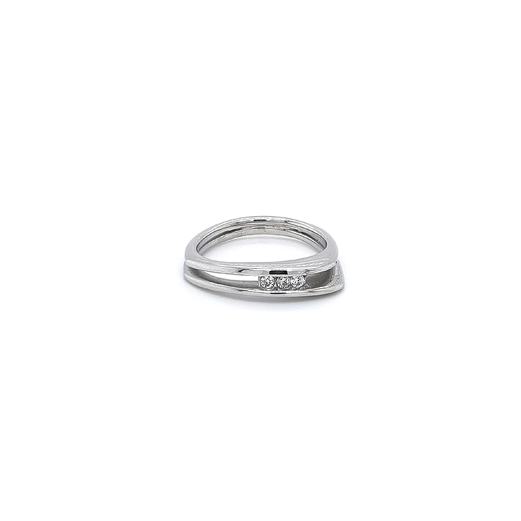 Ring mit Zirkonen aus Weißgold