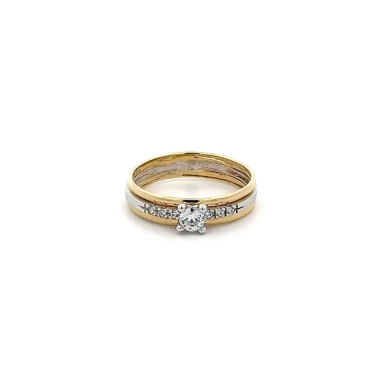 Ring mit Zirkonias in Gold-Kombination