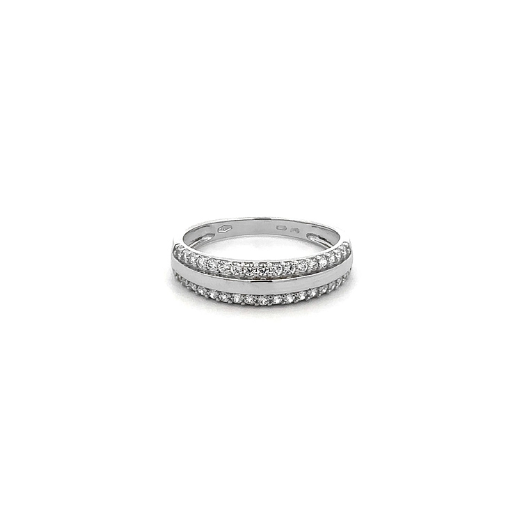 Ring mit Zirkonen aus Weißgold