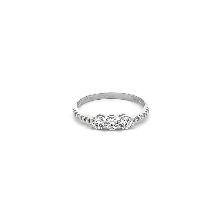 Ring mit Zirkonen aus Weißgold