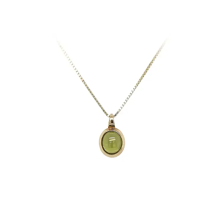 Gold-Anhänger mit grünem Stein