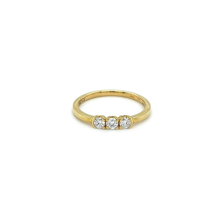 Goldring mit Diamanten